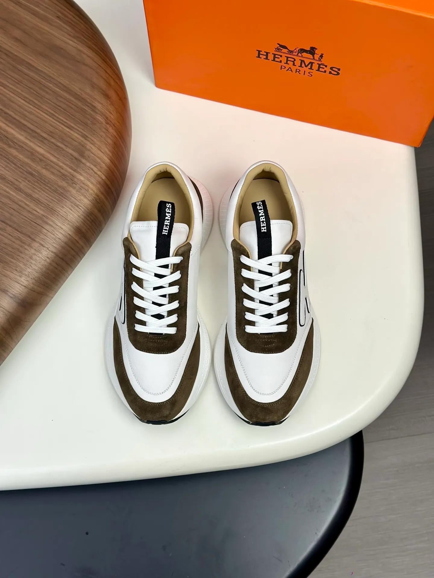 [HERMES] Hermès men's shoes 💰840💰 - High-end quality original order - Upper: 🔝 tumbled calfskin, brand canvas cloth, shoe body sewn with ´H´ pattern - Lining: water-dyed cowhide - Outsole: ultra-light T men's shoes 💰U foam rubber; two-color molded outsole - Ultra-high quality control, fine workmanship: highlighted (high-end, luxury, grade) -Size :39-44 (38, 45, can be customized)